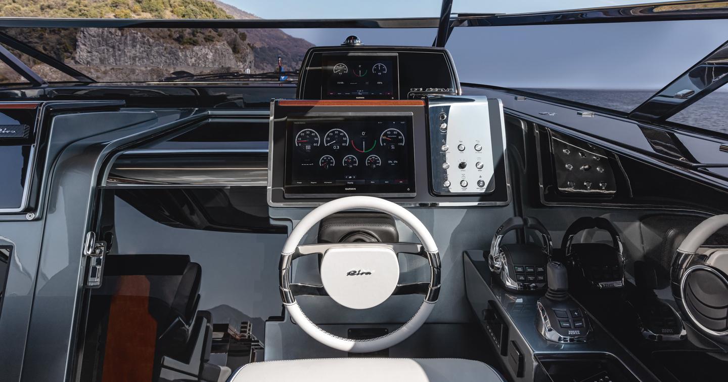 Riva-Dolceriva-Review-helm-station