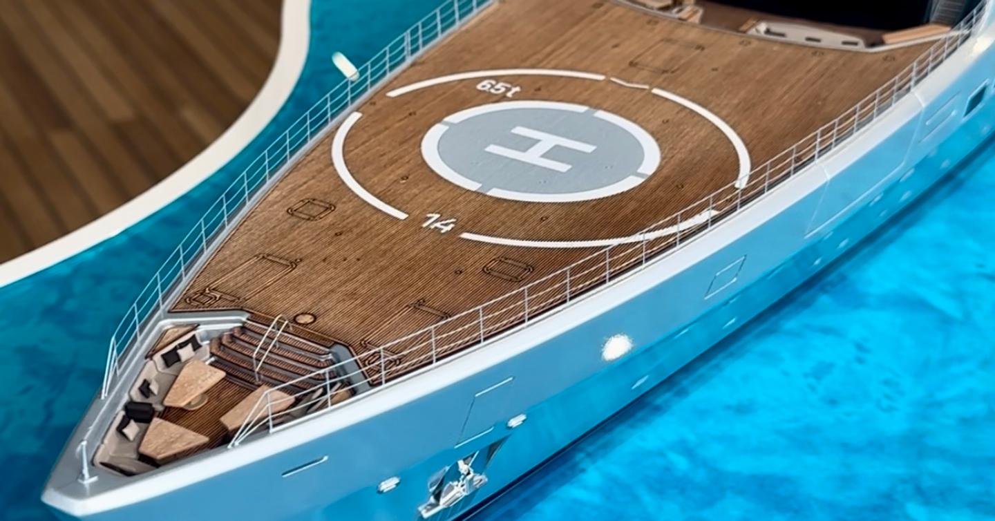 Superyacht Dragonfly model helipad on bow 