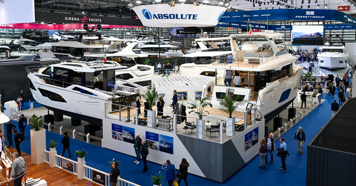 Overview of the Absolute exhibit stand at boot Dusseldorf