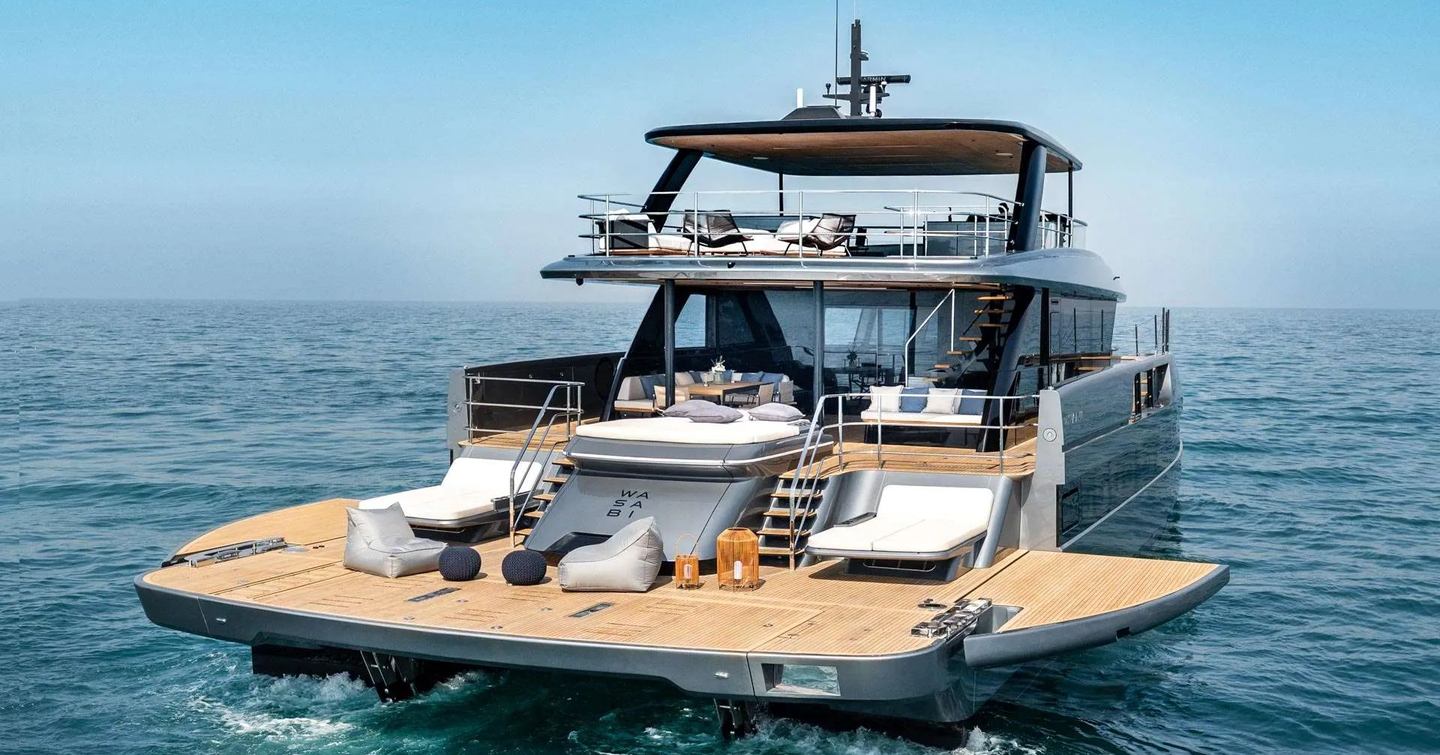 Sunreef Ultima 88 at anchor stern view 