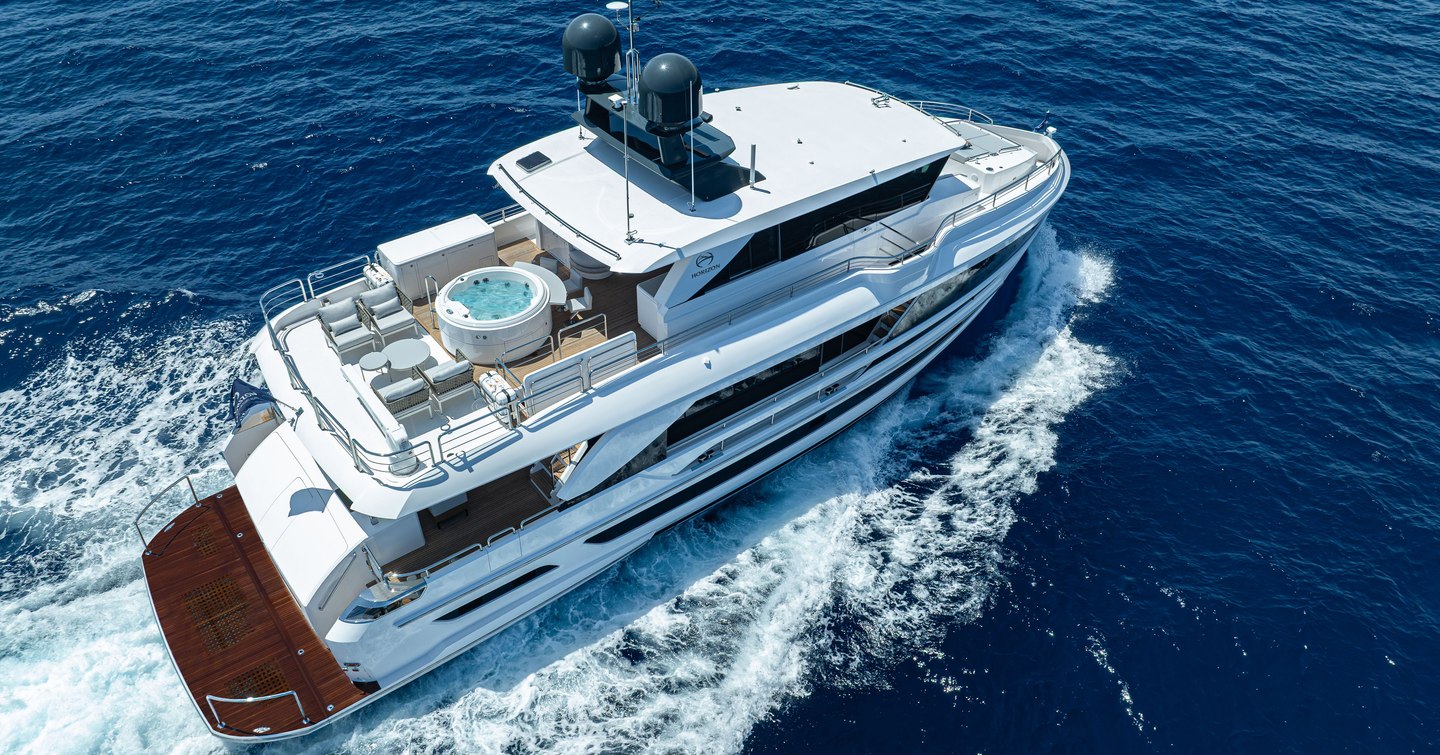 Horizon FD80 Hull 15 motor yacht under way
