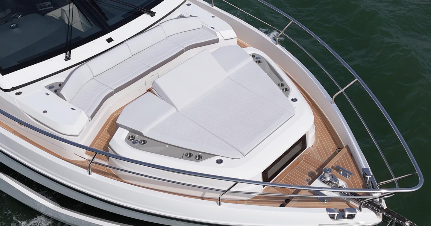 Pearl-63-Review-foredeck