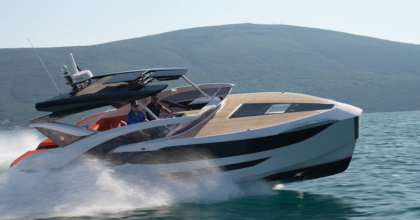 Dominator-Midi-Ilumen-M35-running-turn