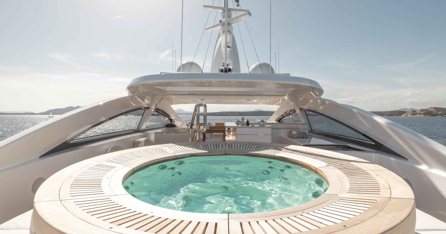 ASANI sundeck jacuzzi