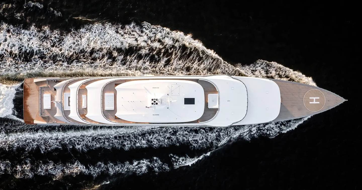 Superyacht Moonrise under way