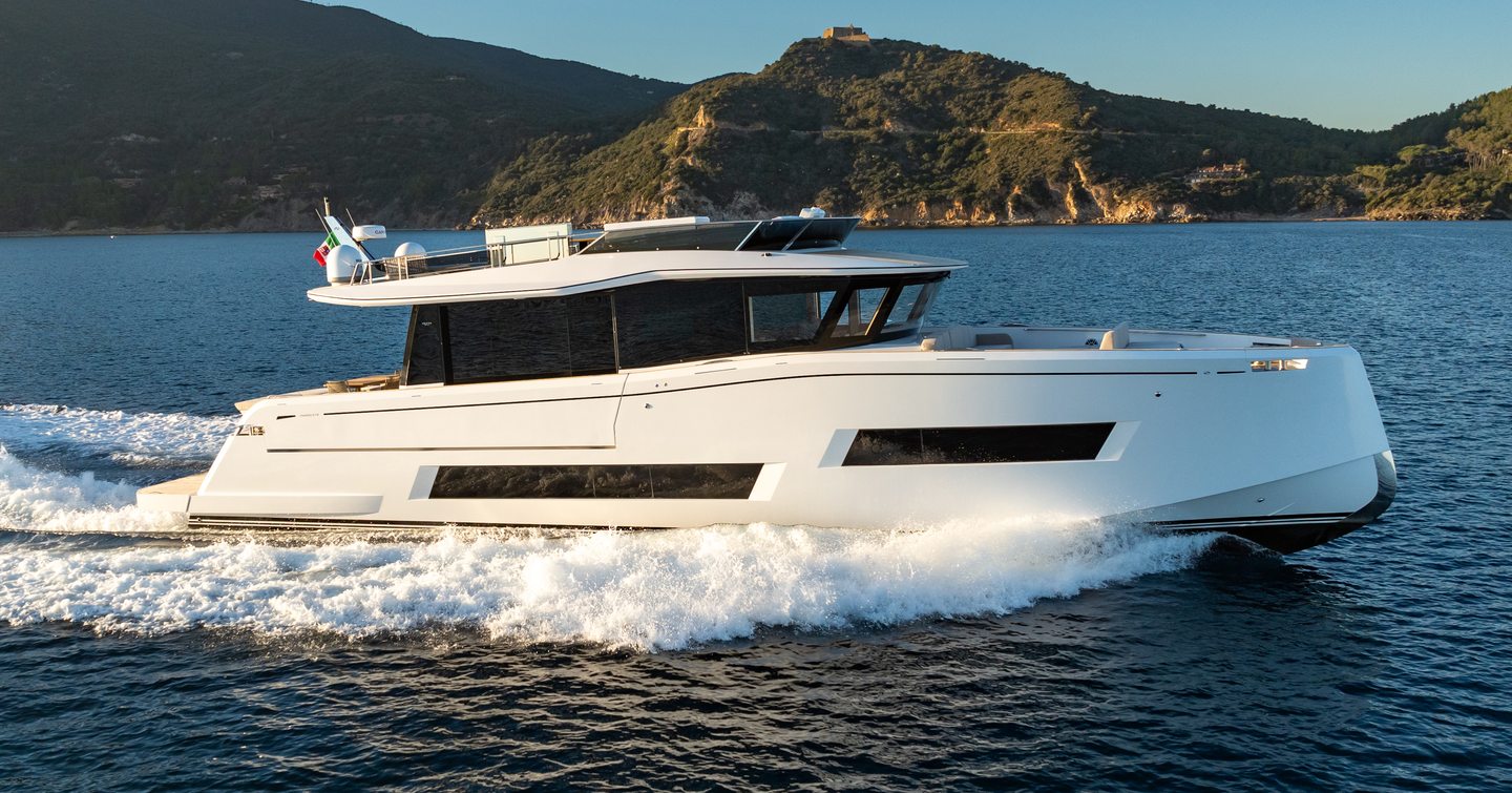 Pardo Yachts E72 motor yacht under way