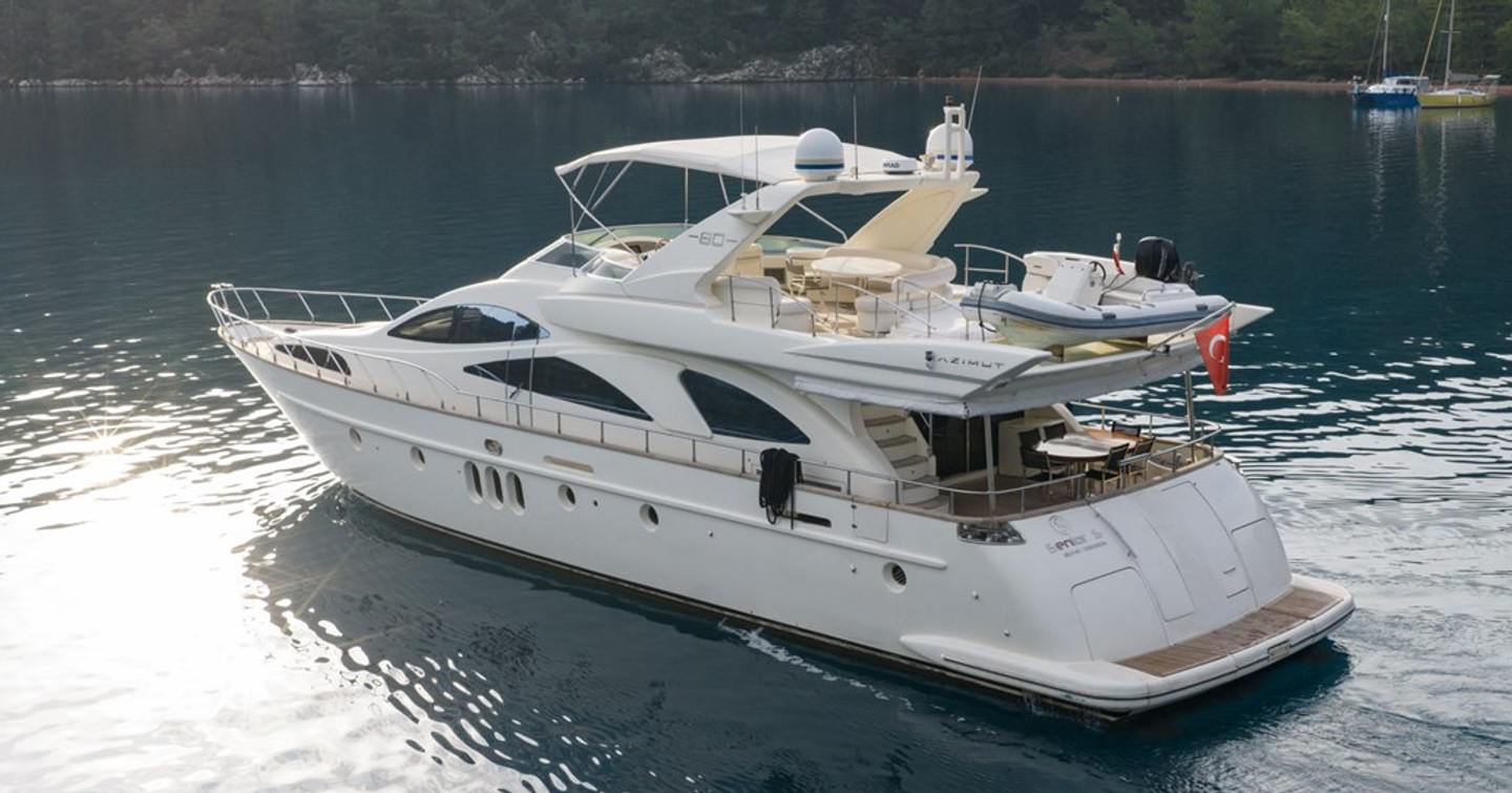 Motor yacht Senior S at anchor 