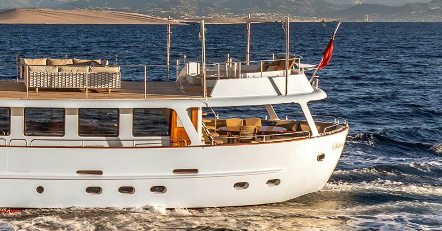 Motor yacht Sultana close up of stern