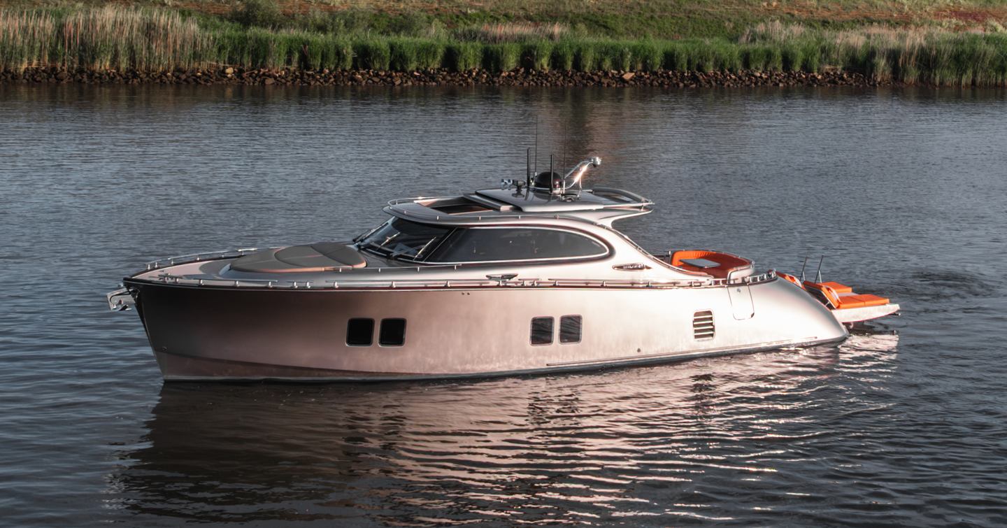 Zeelander 5 yacht at anchor side view 