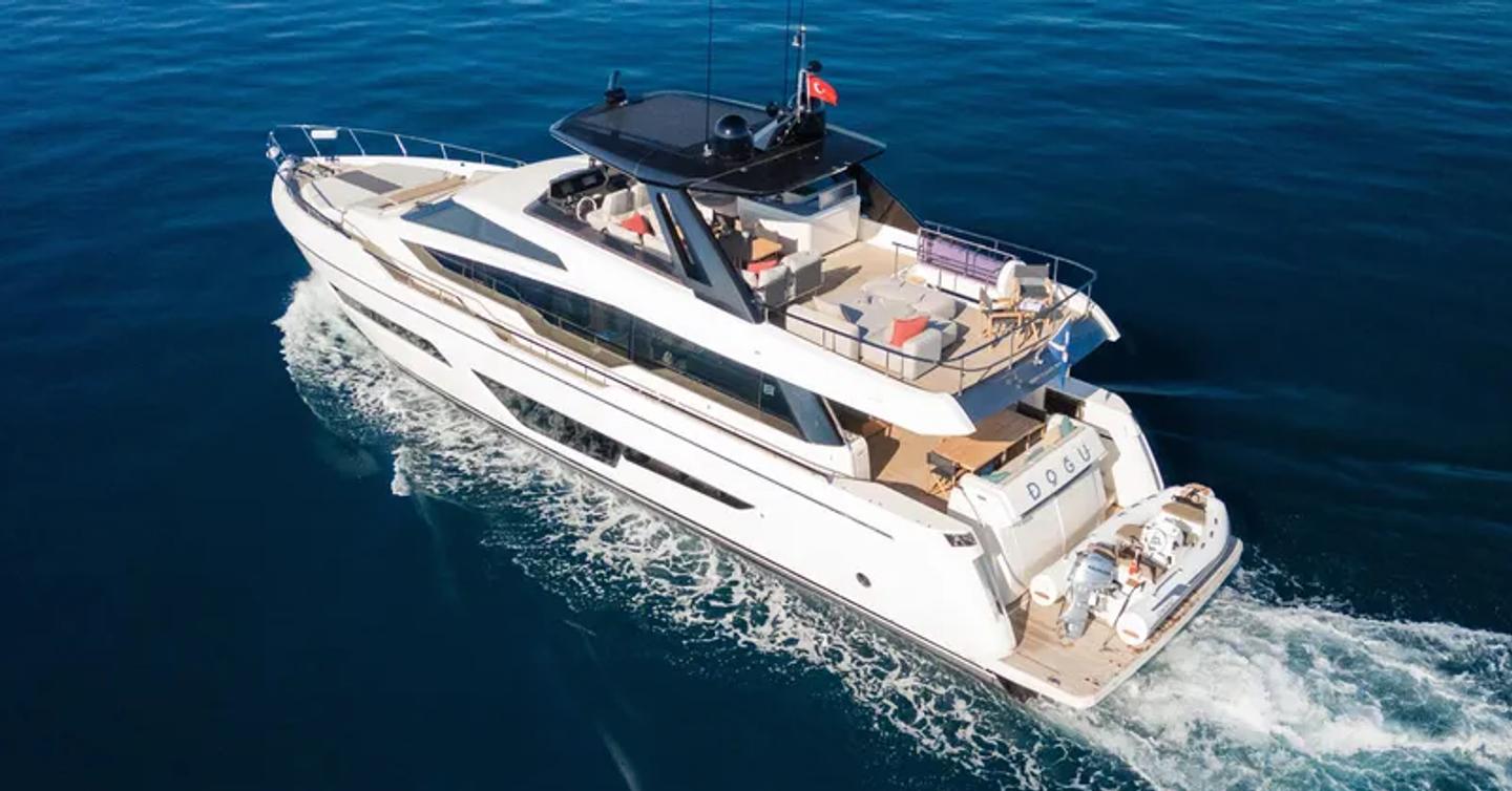 Motor Yacht Dogu under way 