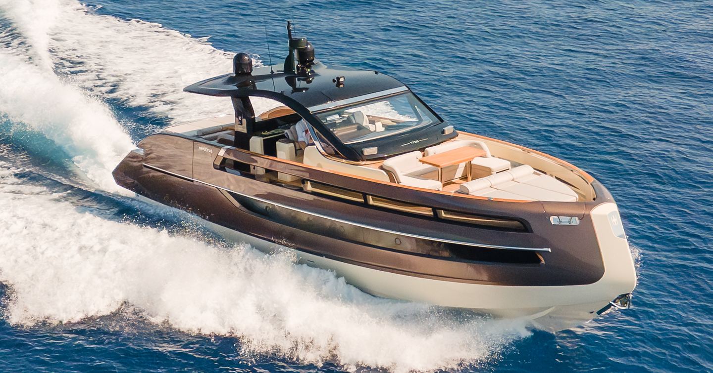 Invictus TT550 boat under way