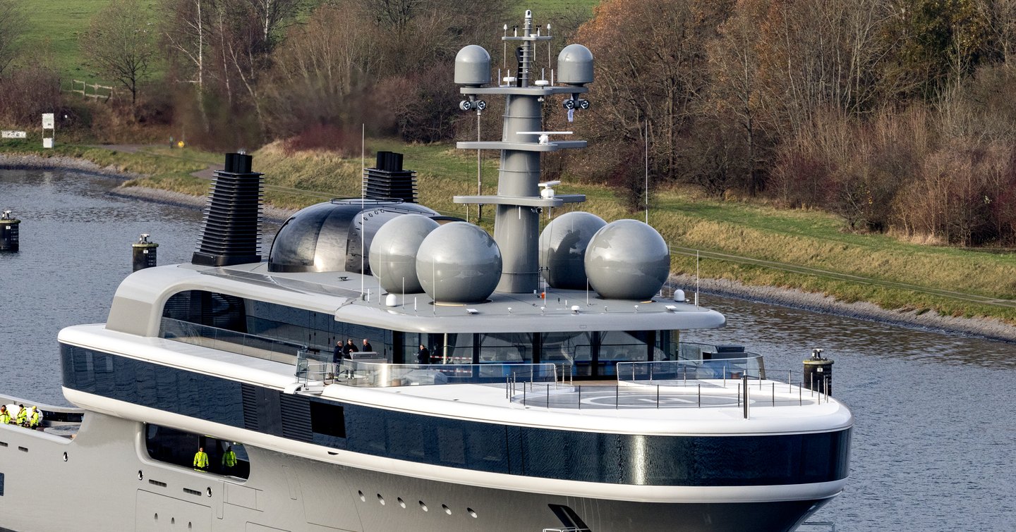 Close up of Superyacht Project Cosmos upper decks with panoramic glass superstrucutre