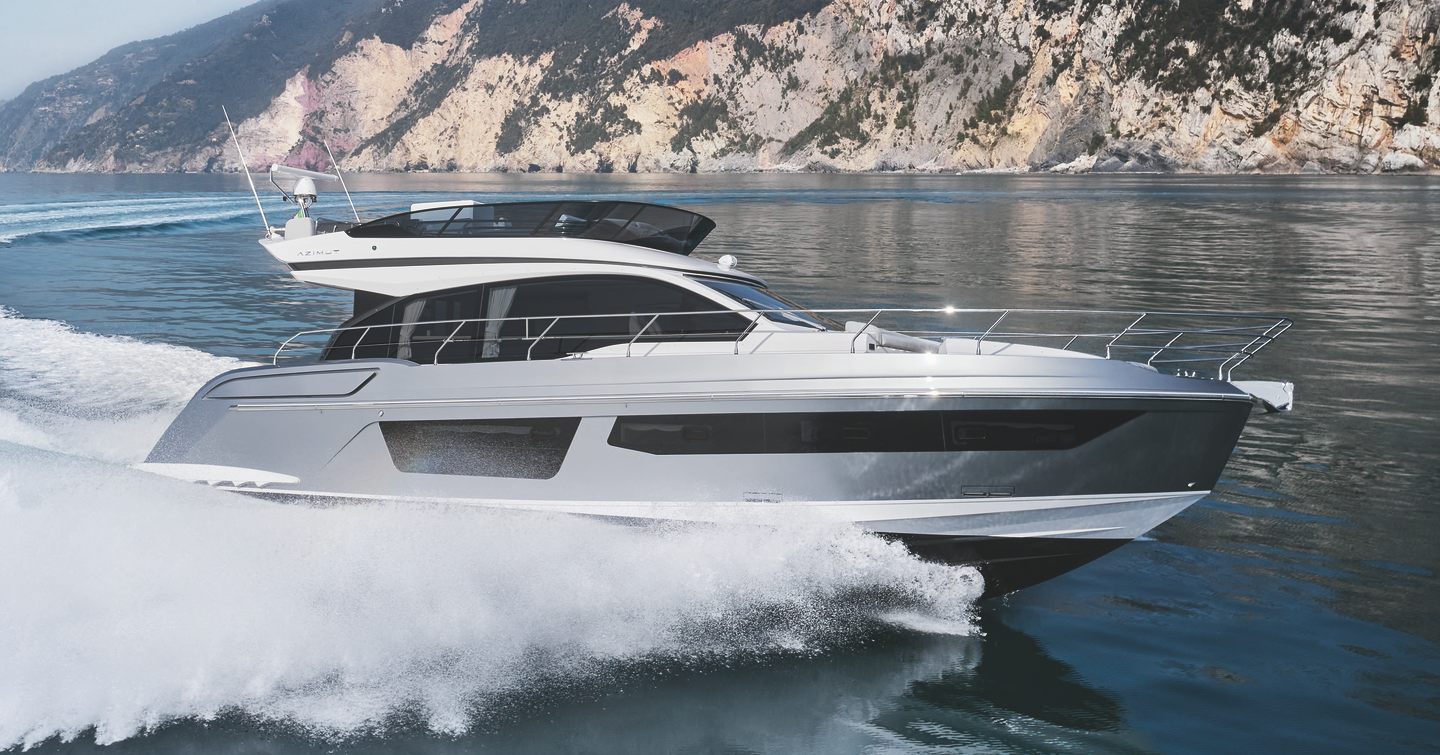 Azimut Fly 53 motor yacht under way