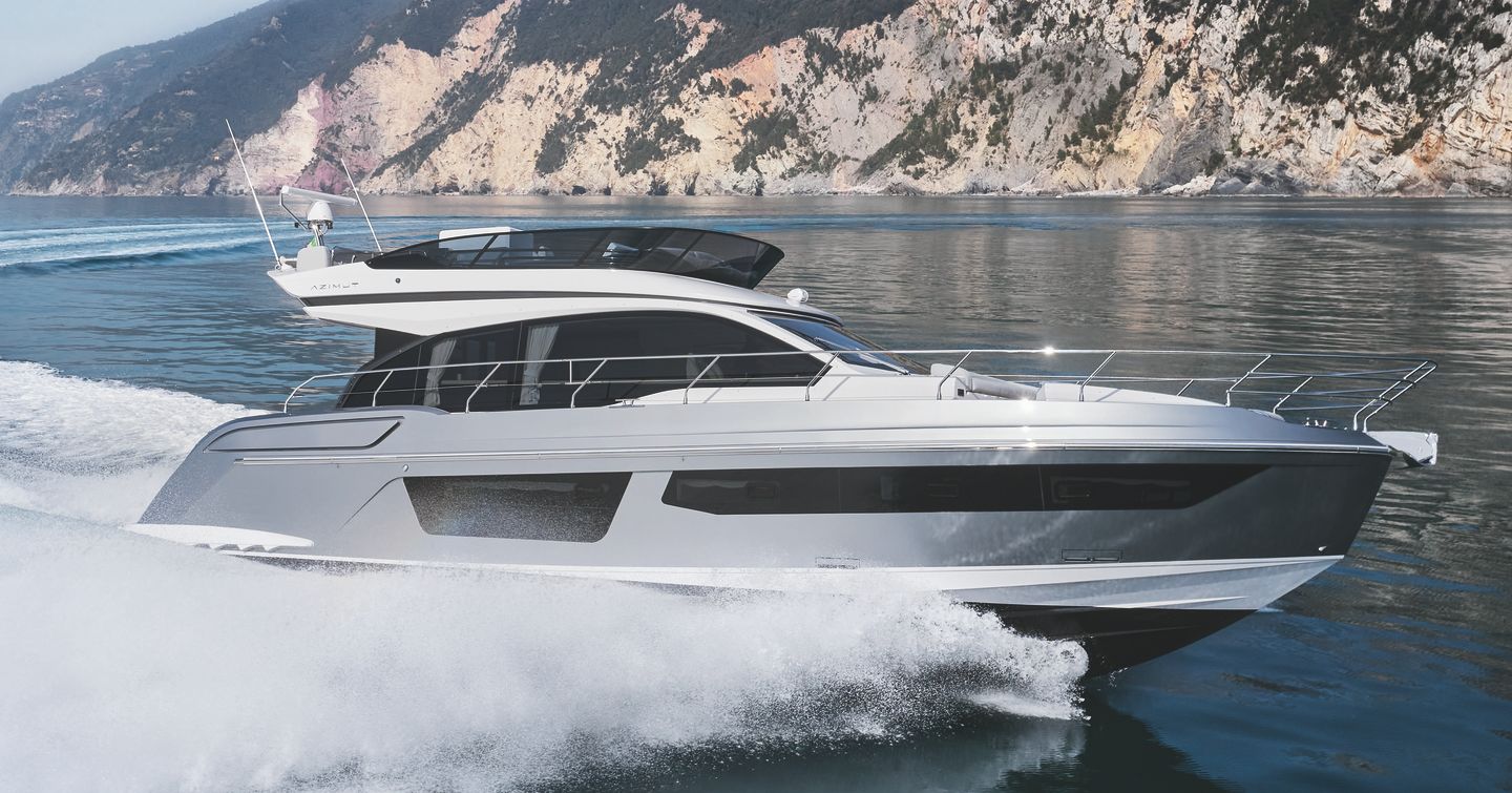 Azimut Fly 53 motor yacht under way 