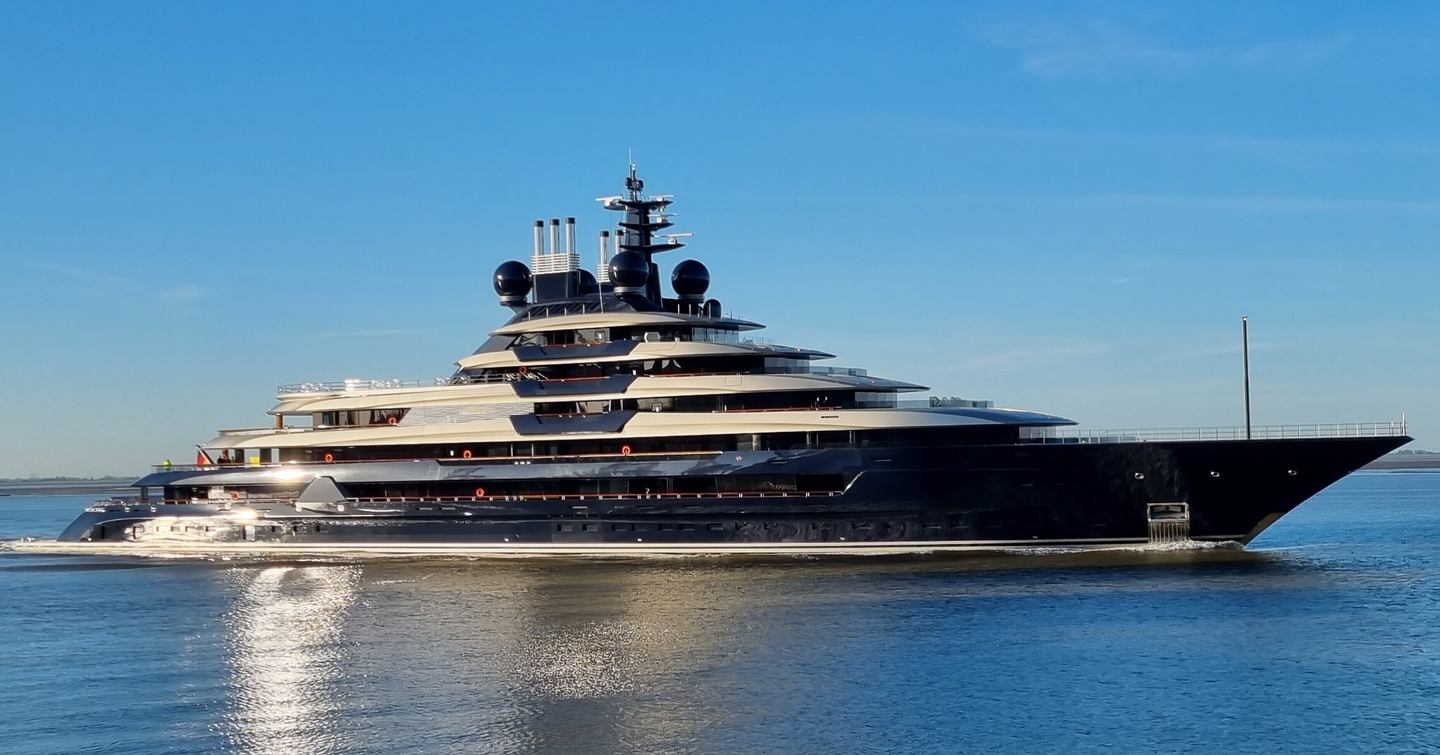 LUMINANCE superyacht at sea showing her starboard side