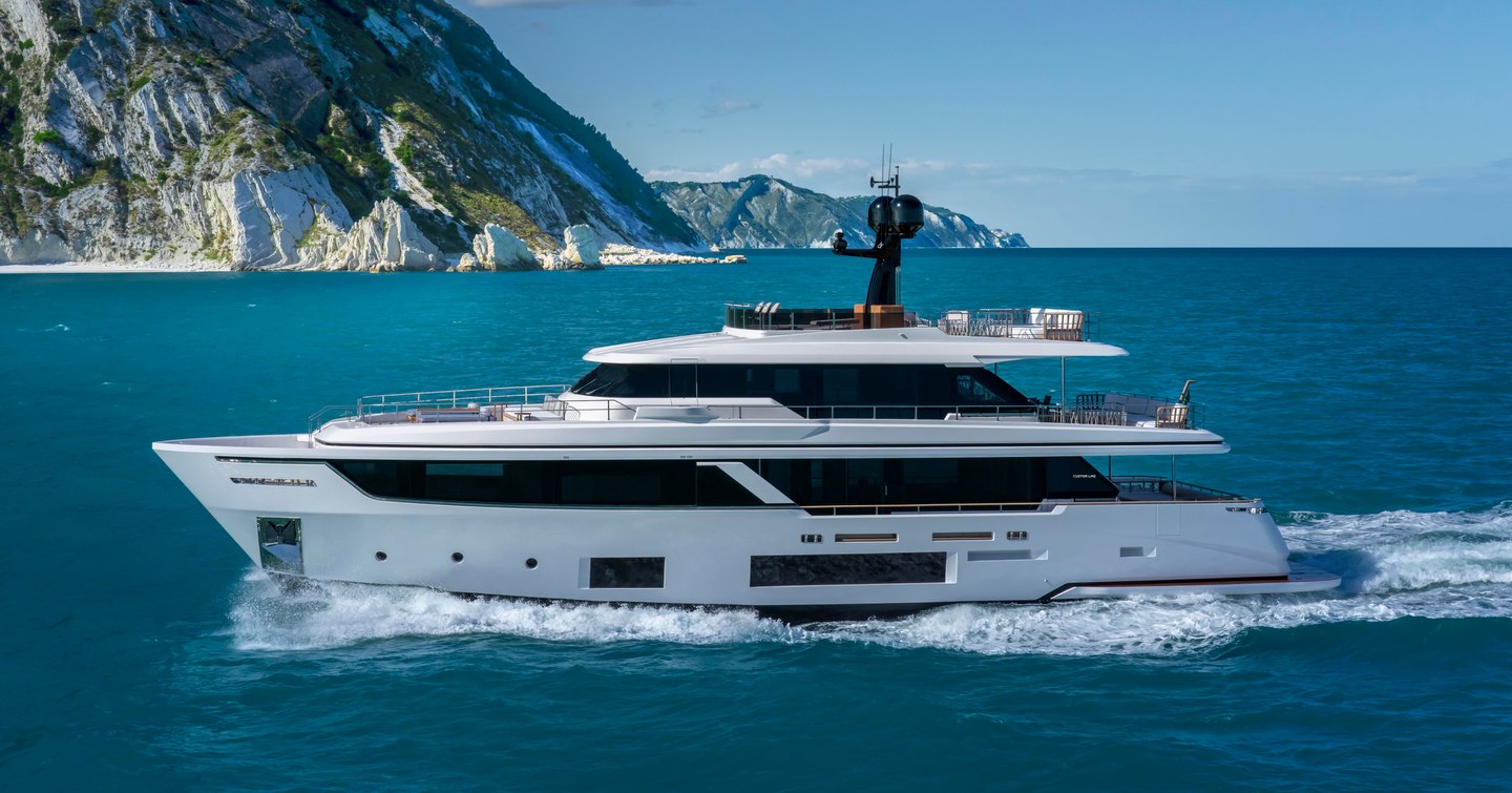 Navetta 30 on water