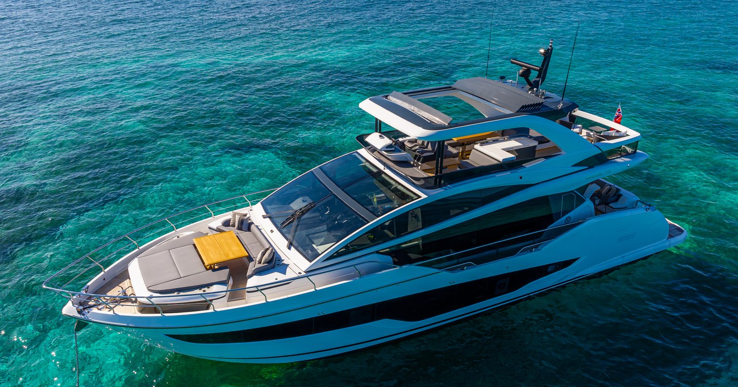 Pearl yachts Pearl 72 motor yacht at anchor