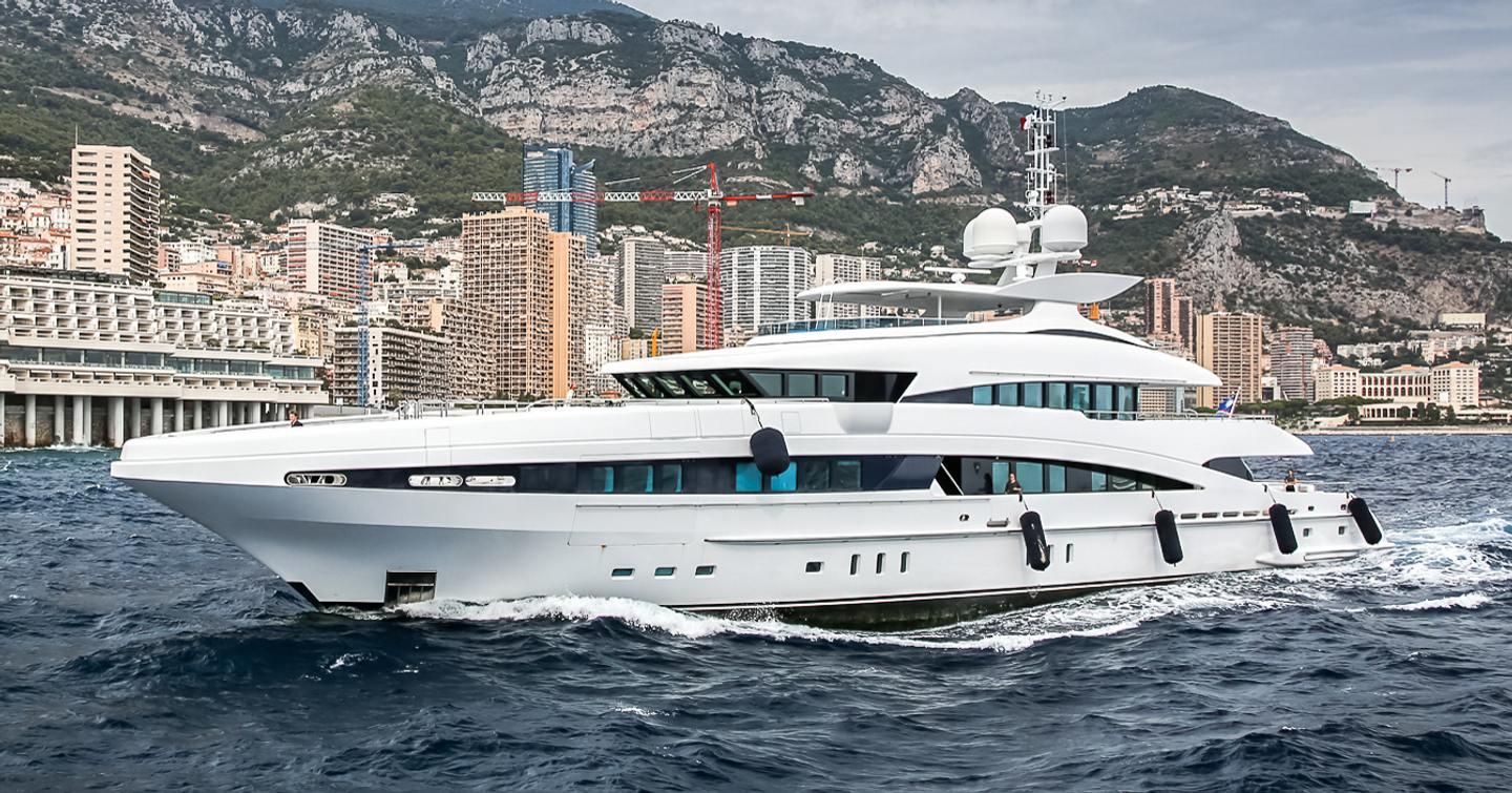 Superyacht INCEPTION running