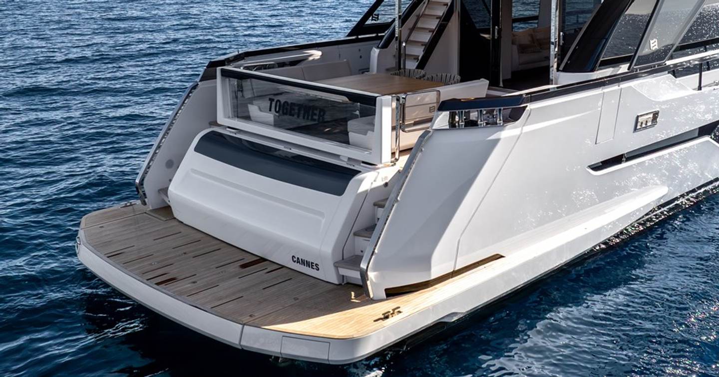 Motor Yacht Together stern