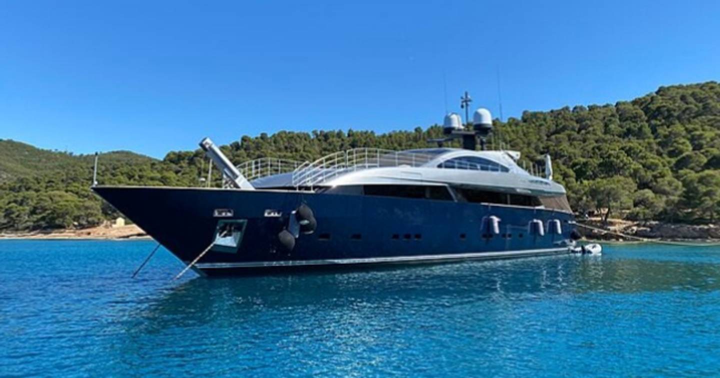 Baglietto motor yacht Lucky Me Yacht Academy at anchor bow view 