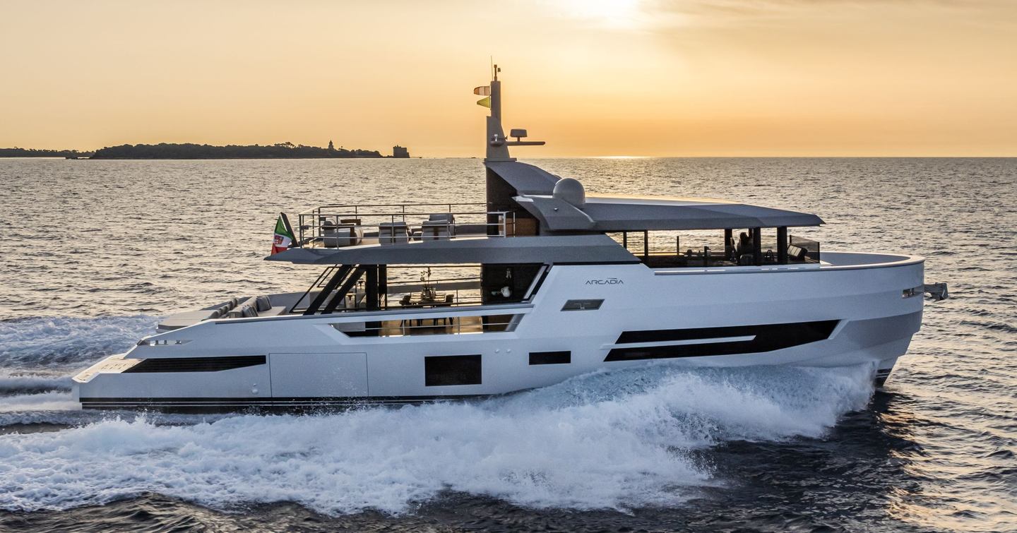 Arcadia Sherpa 80 superyacht under way