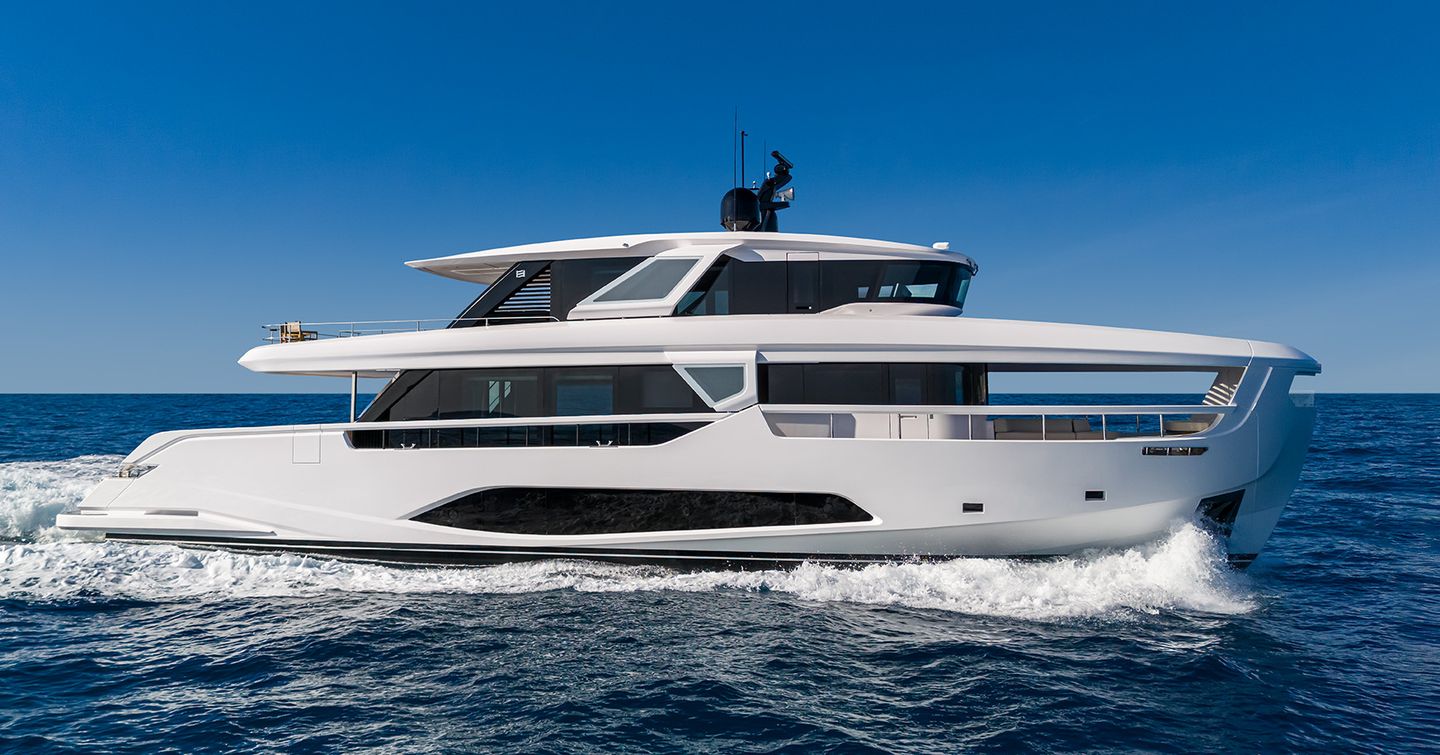 Ferretti INFYNITO 90 motor yacht under way