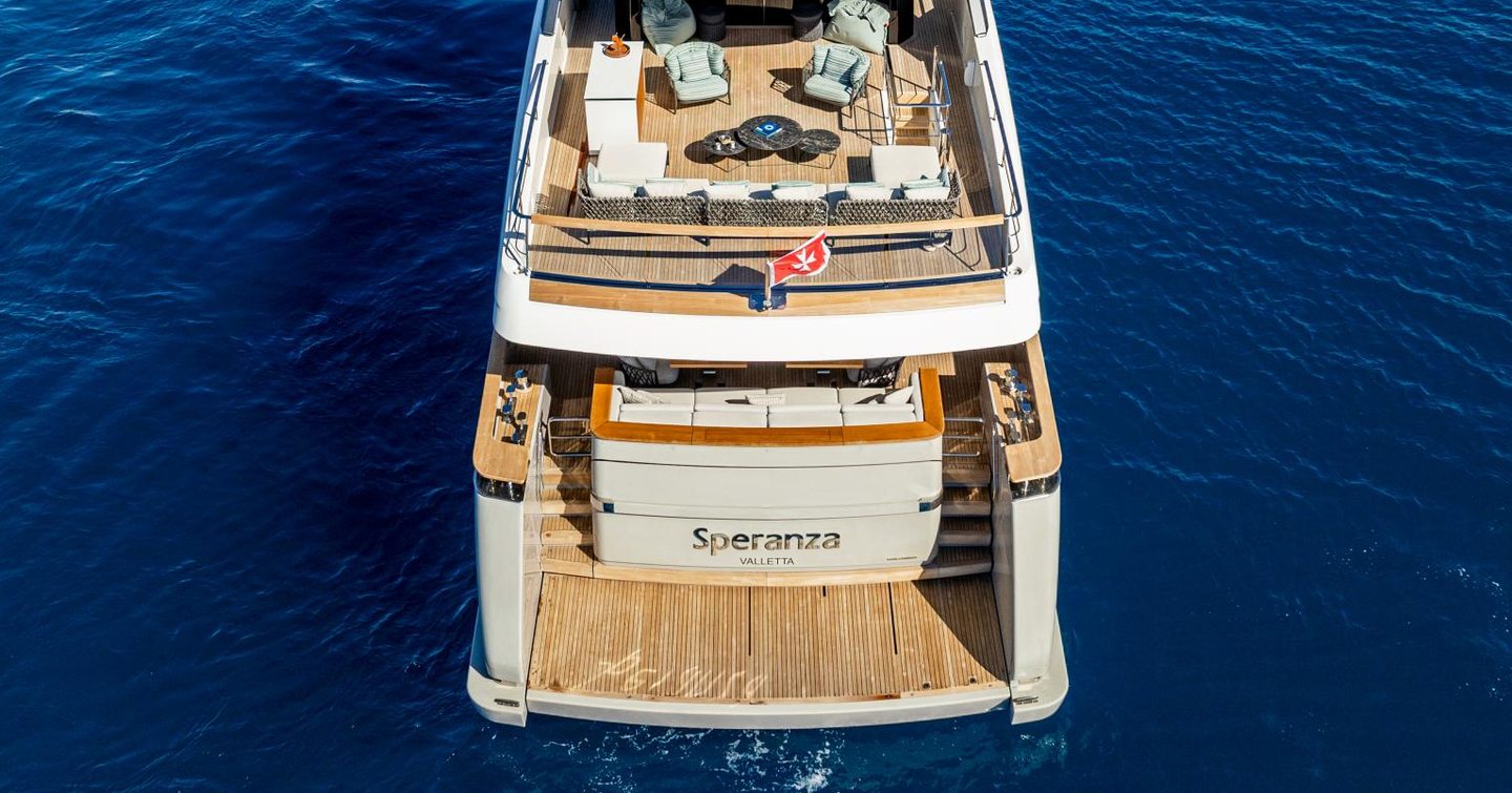 Aft shot of Motor yacht Speranza II under wat