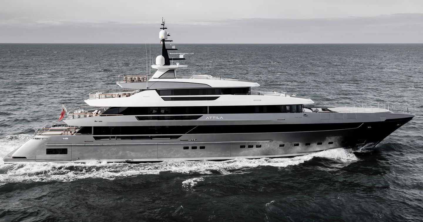 Sanlorenzo 64Steel motor yacht under way 