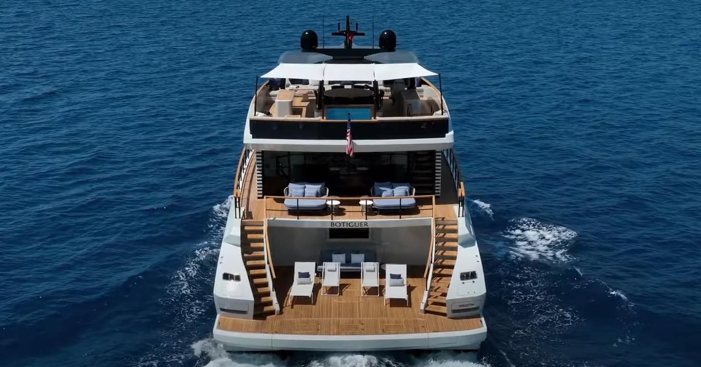 Lazzara LPC 300 Power Catamaran aft decks while under way 
