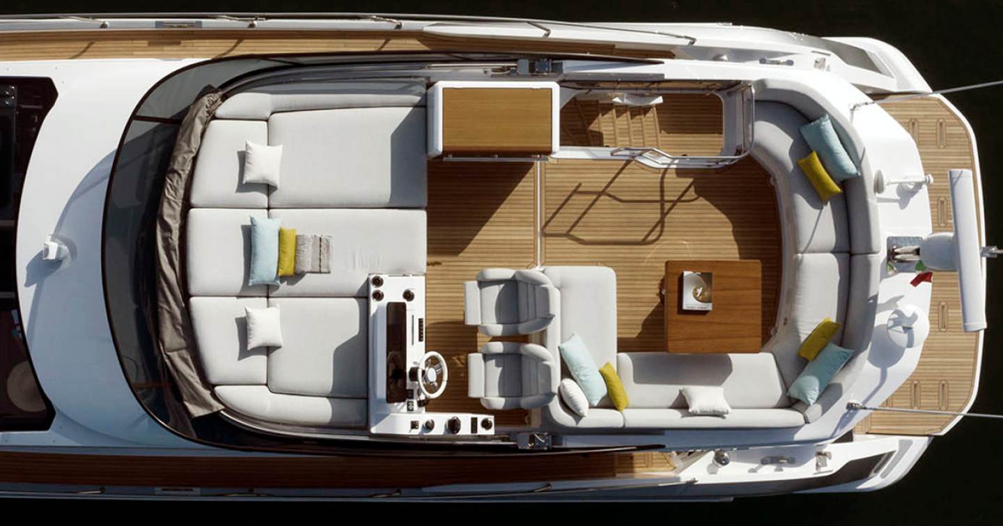 azimut 53 deck