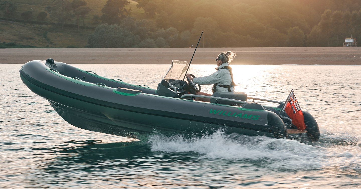 Williams Jet SportJet 520 tender under way