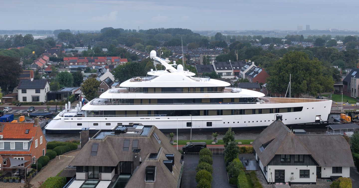Feadship superyacht Love underway side view 