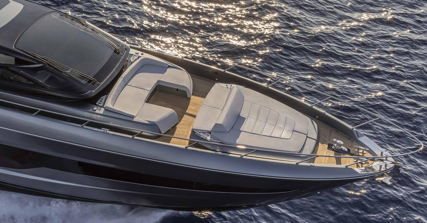 Riva-68-Diable-Review-foredeck