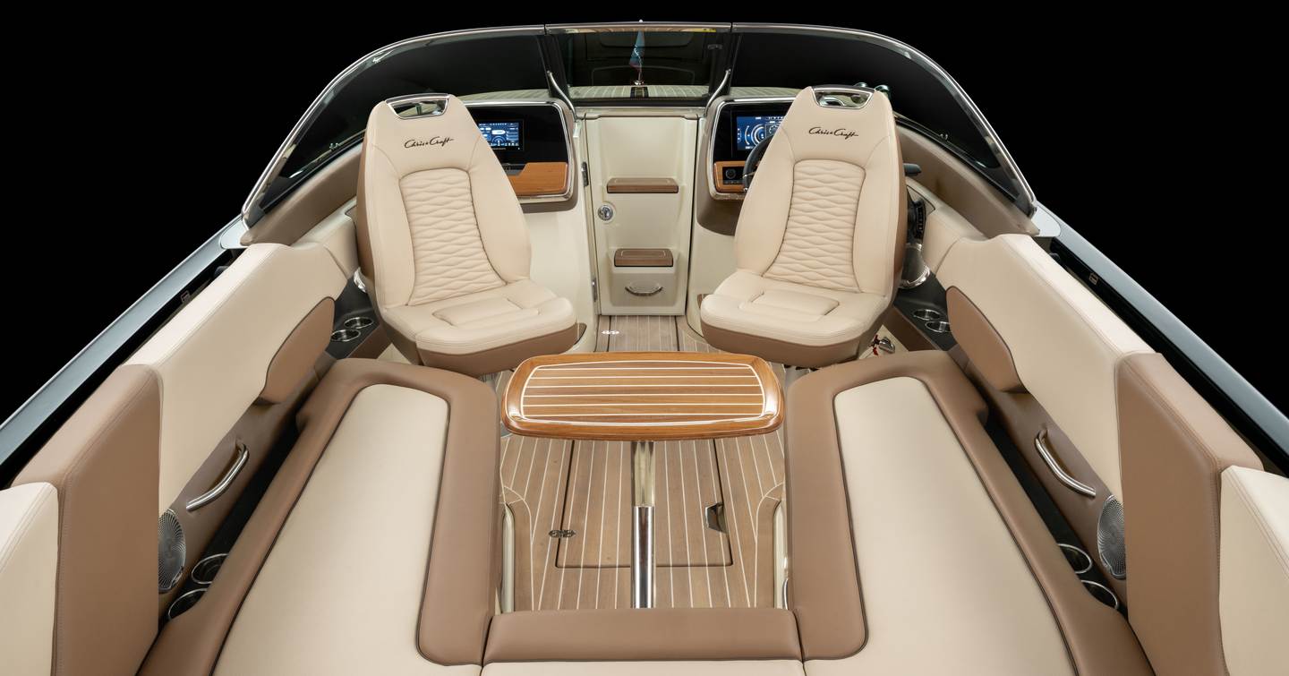Chris-Craft Corsair 27 cockpit with forward facing seats 
