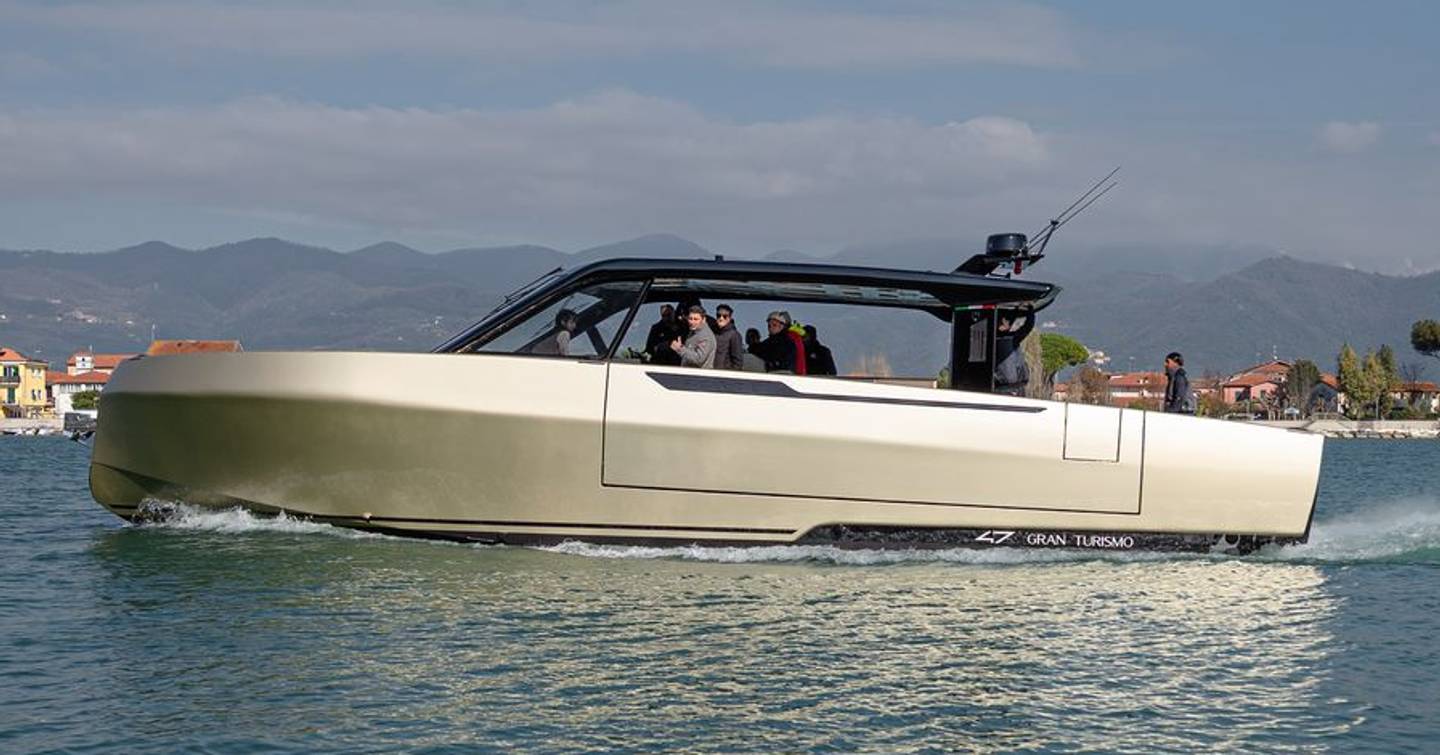Forte 47 Gran Turismo dayboat under way 