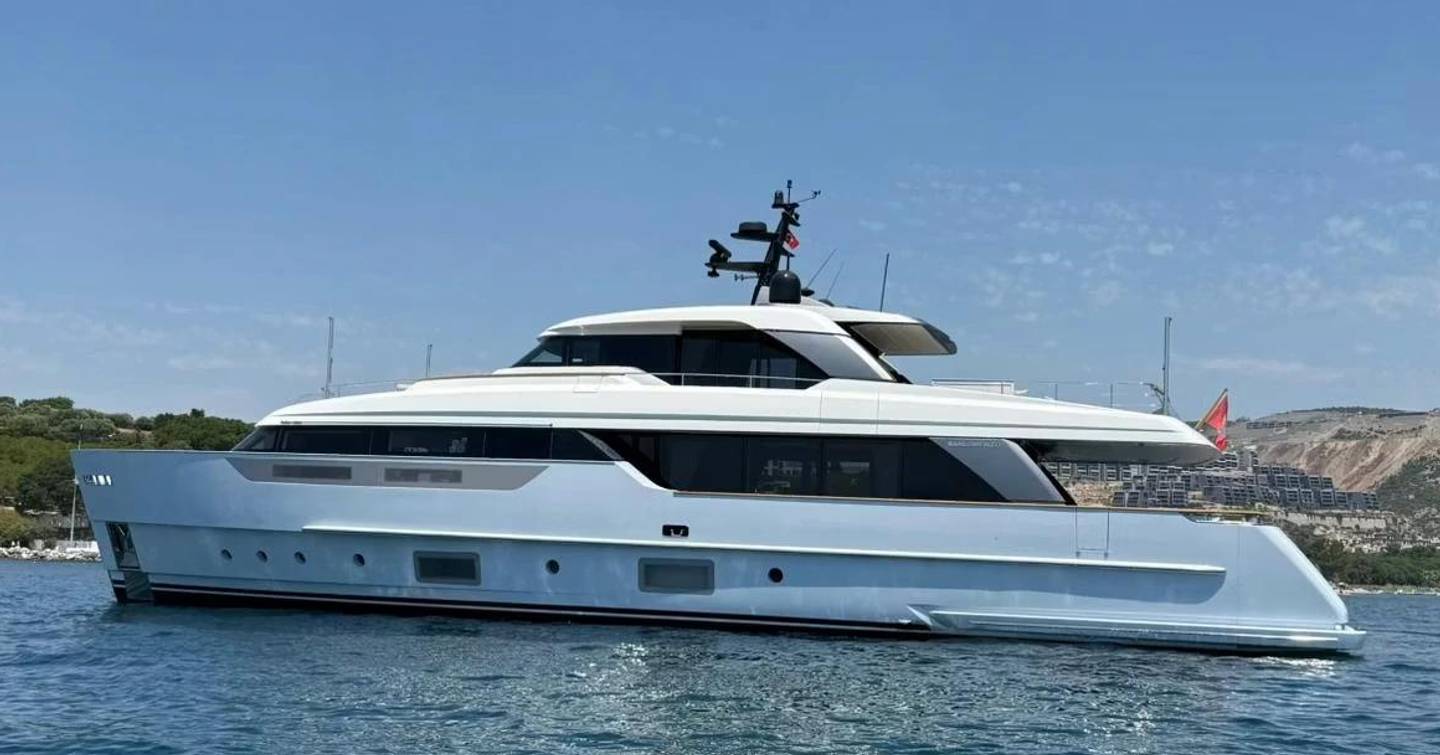Sanlorenzo motor yacht Aisha at anchor side view 