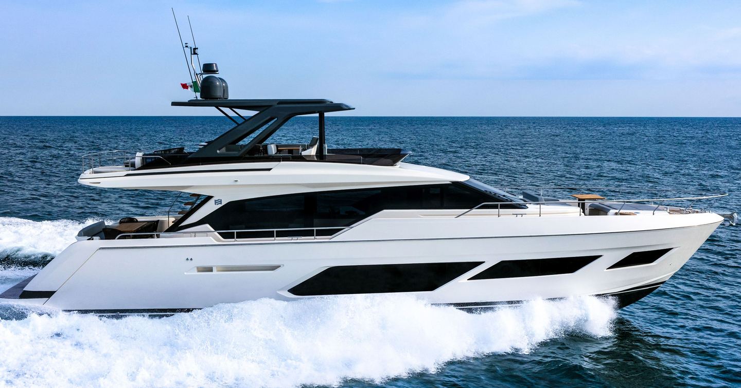Motor yacht Ferretti 720 under way