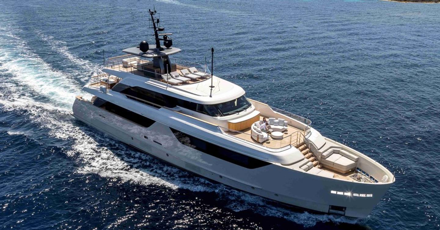 Superyacht Unique S under way 