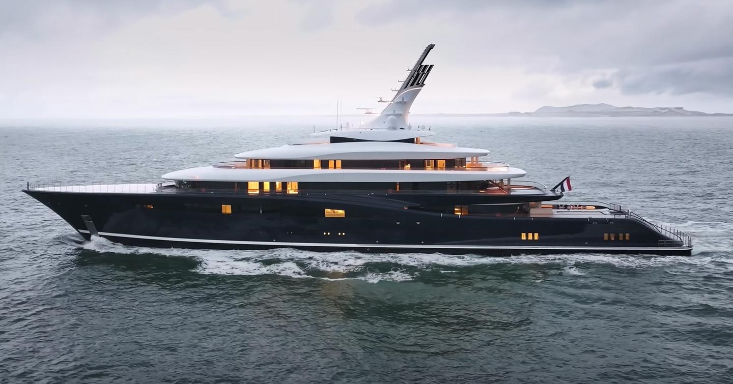 Superyacht Breakthrough under way 