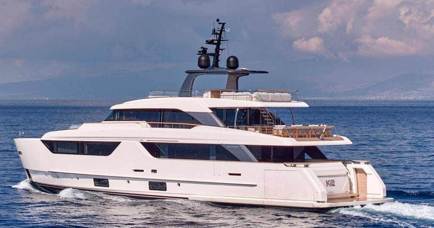 Motor yacht K2 underway stern view