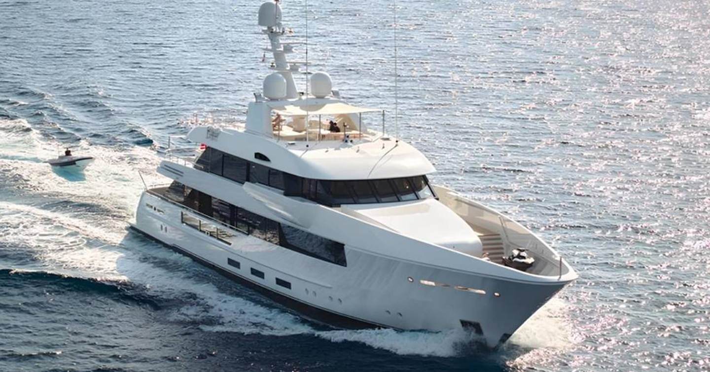 Superyacht Philosophy under way 
