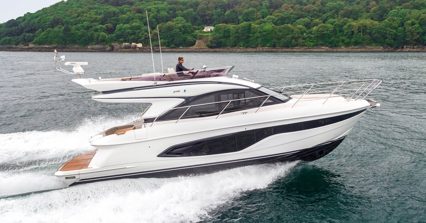 Princess F45 motor yacht under way