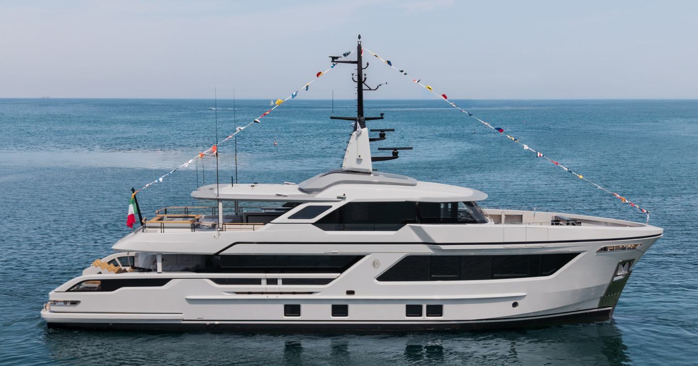 Cantiere delle Marche motor yacht Mon Coeur at anchor side profile