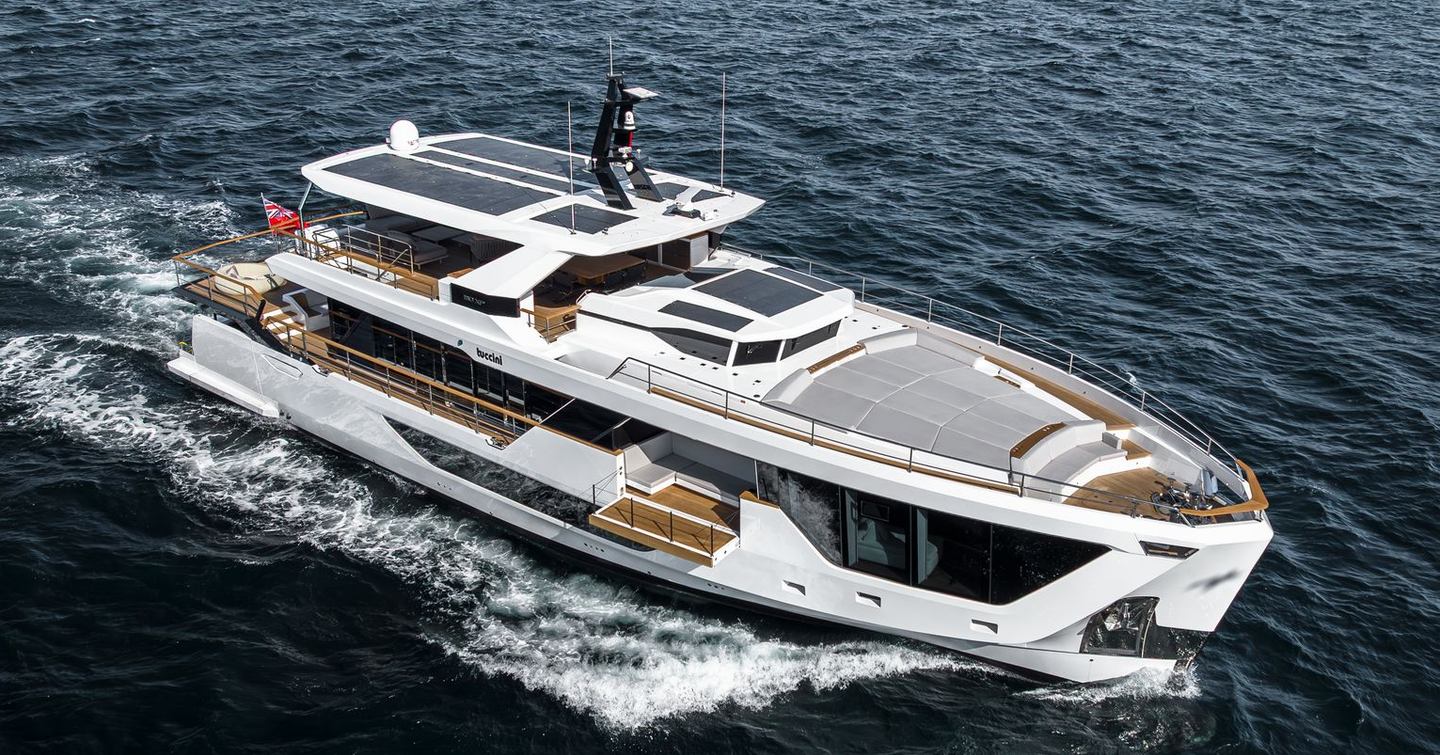 Superyacht Tuccini under way 