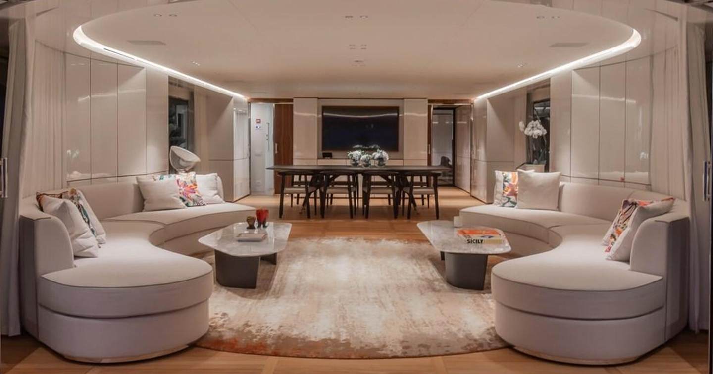 Benetti yacht Cada Dia main saloon lounge 