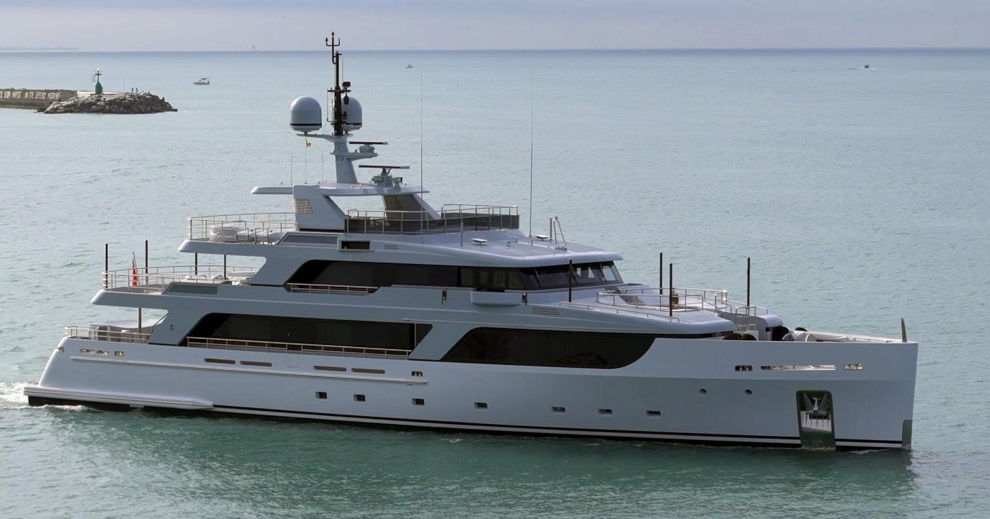 Superyacht Gioia under way