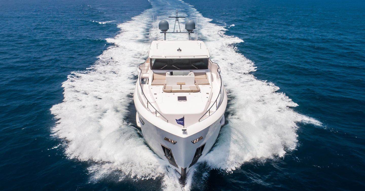 Horizon FD90 Skylounge motor yacht underway front view 
