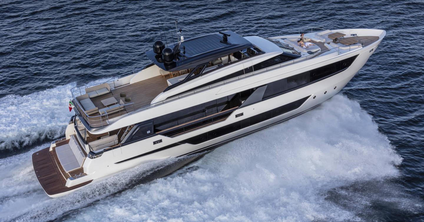 Ferretti 1000 yacht under way 
