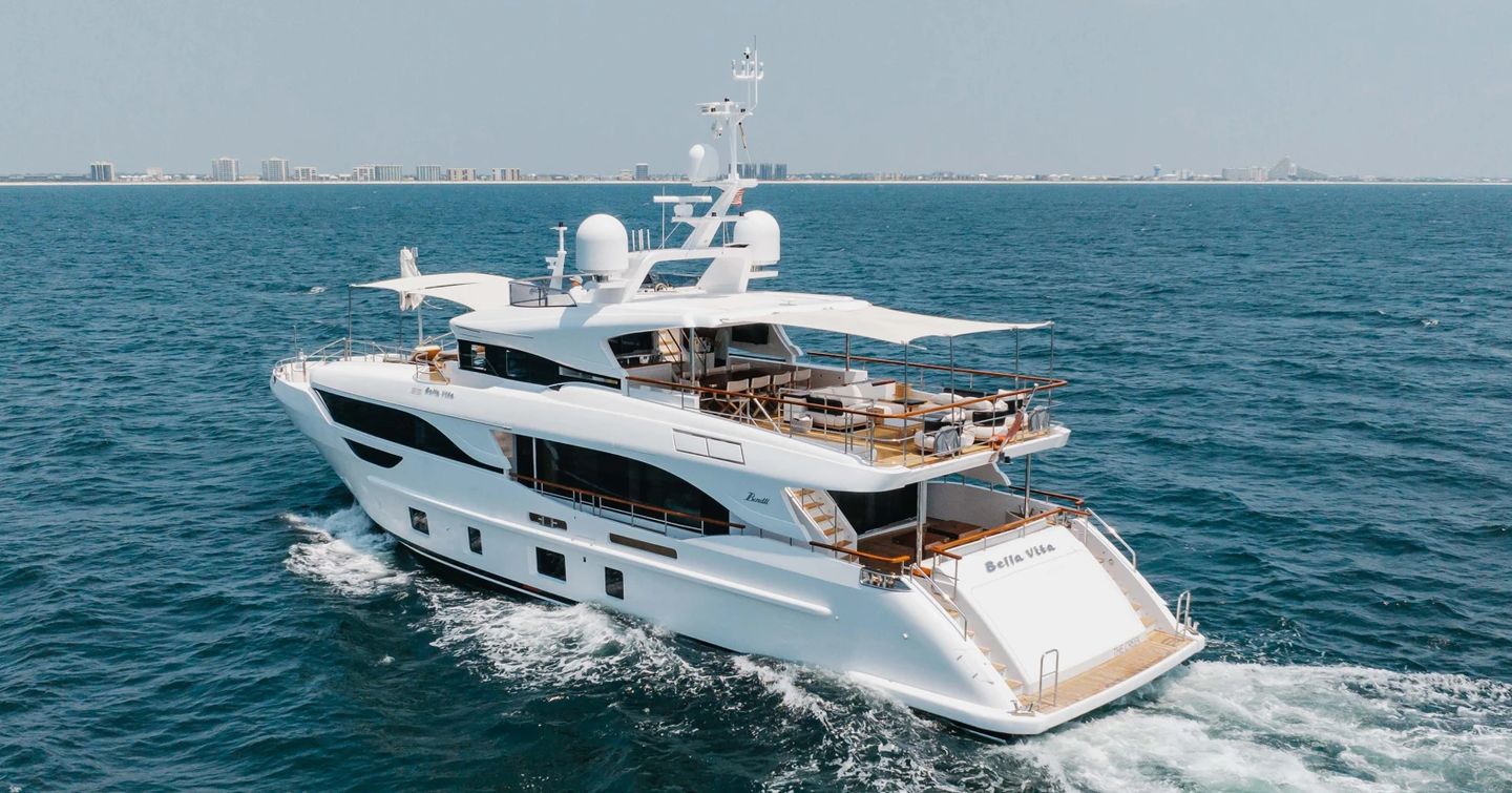 Superyacht Bella Vita under way 