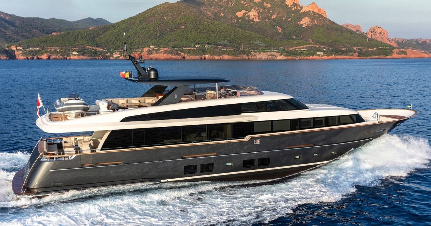 Superyacht Jangada under way 